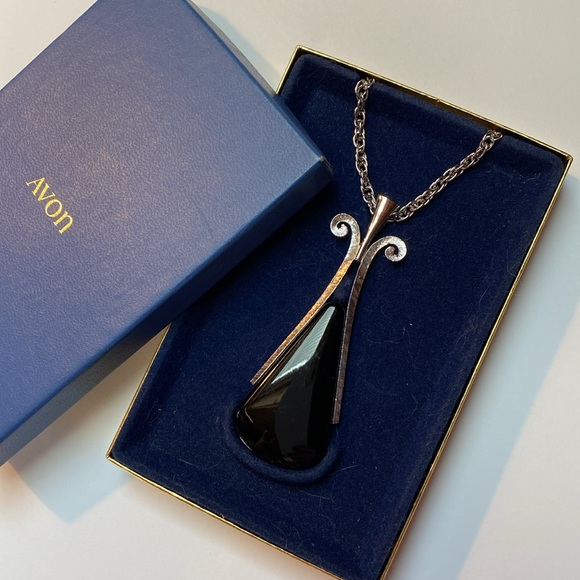 Vintage 1974 Avon Ebony Teardrop Black Pendant Necklace 24” Silvertone Chain - Picture 2 of 3